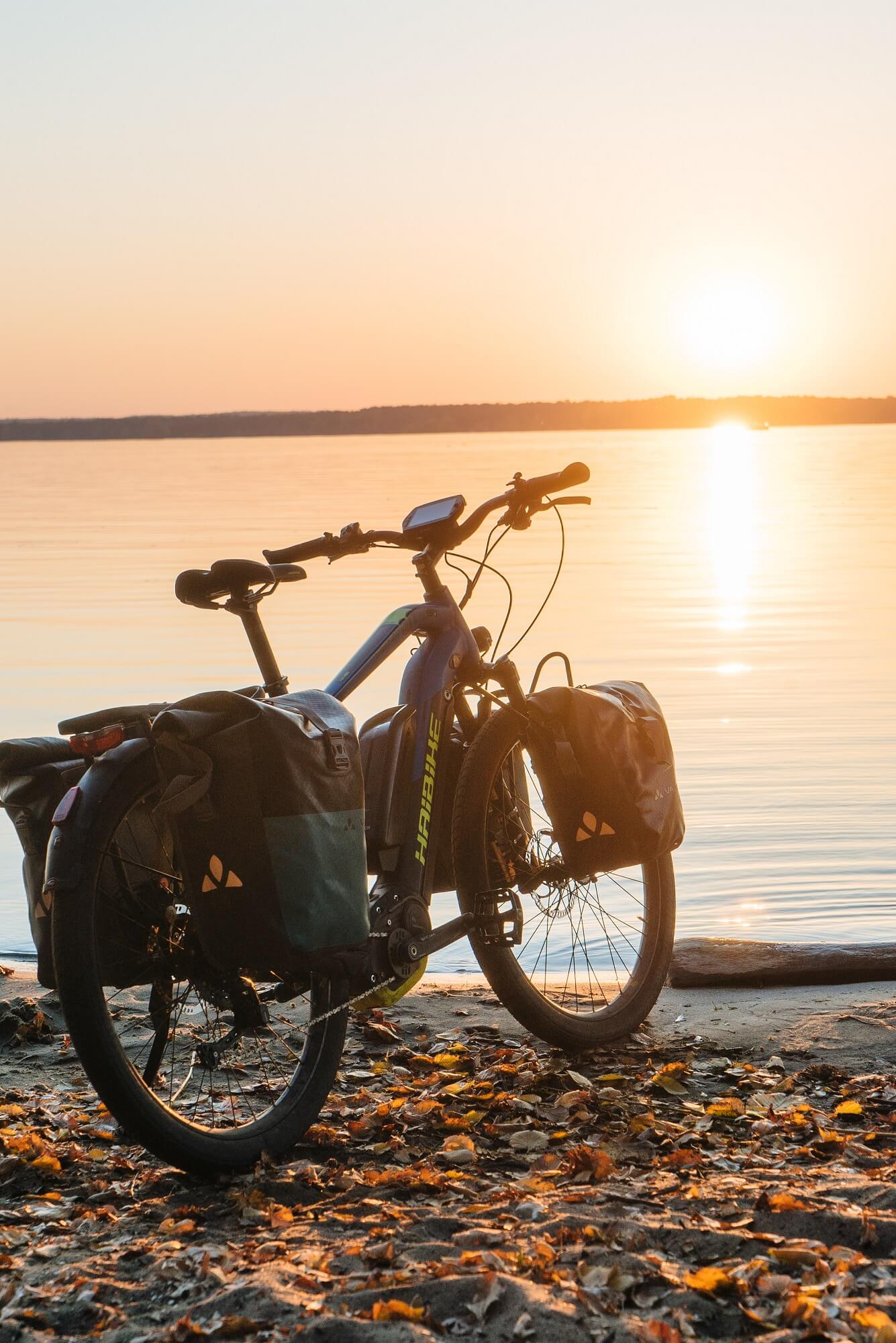 Trekking bike in front of a lake with sunset