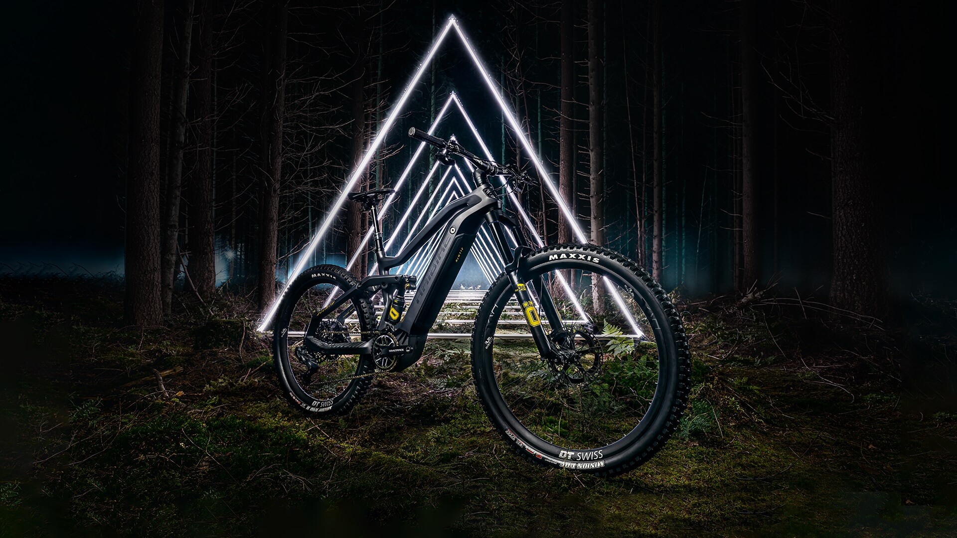 Haibike AllMtn SE in a dark forest in front of white, triangular lights