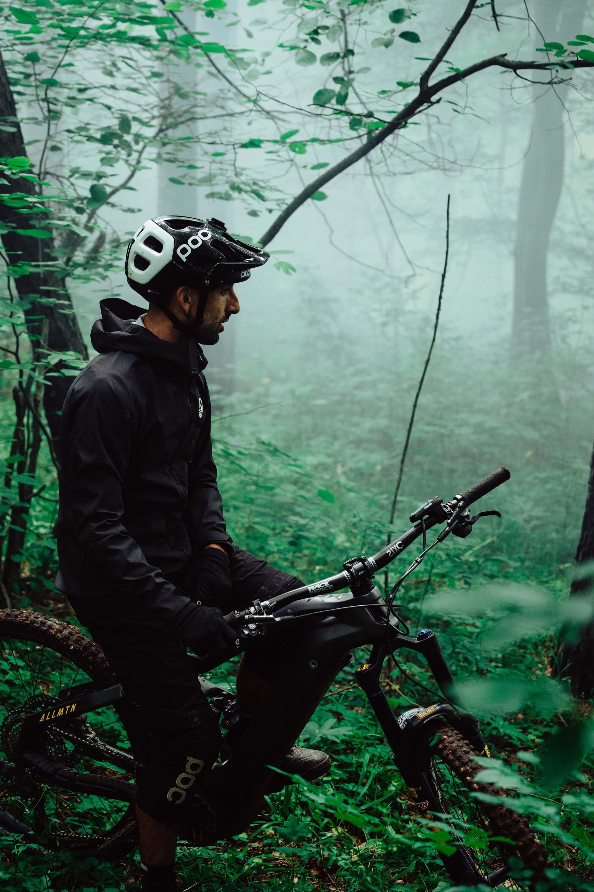 A rider sitting on his Haibike AllMtn SE eMTB in the woods